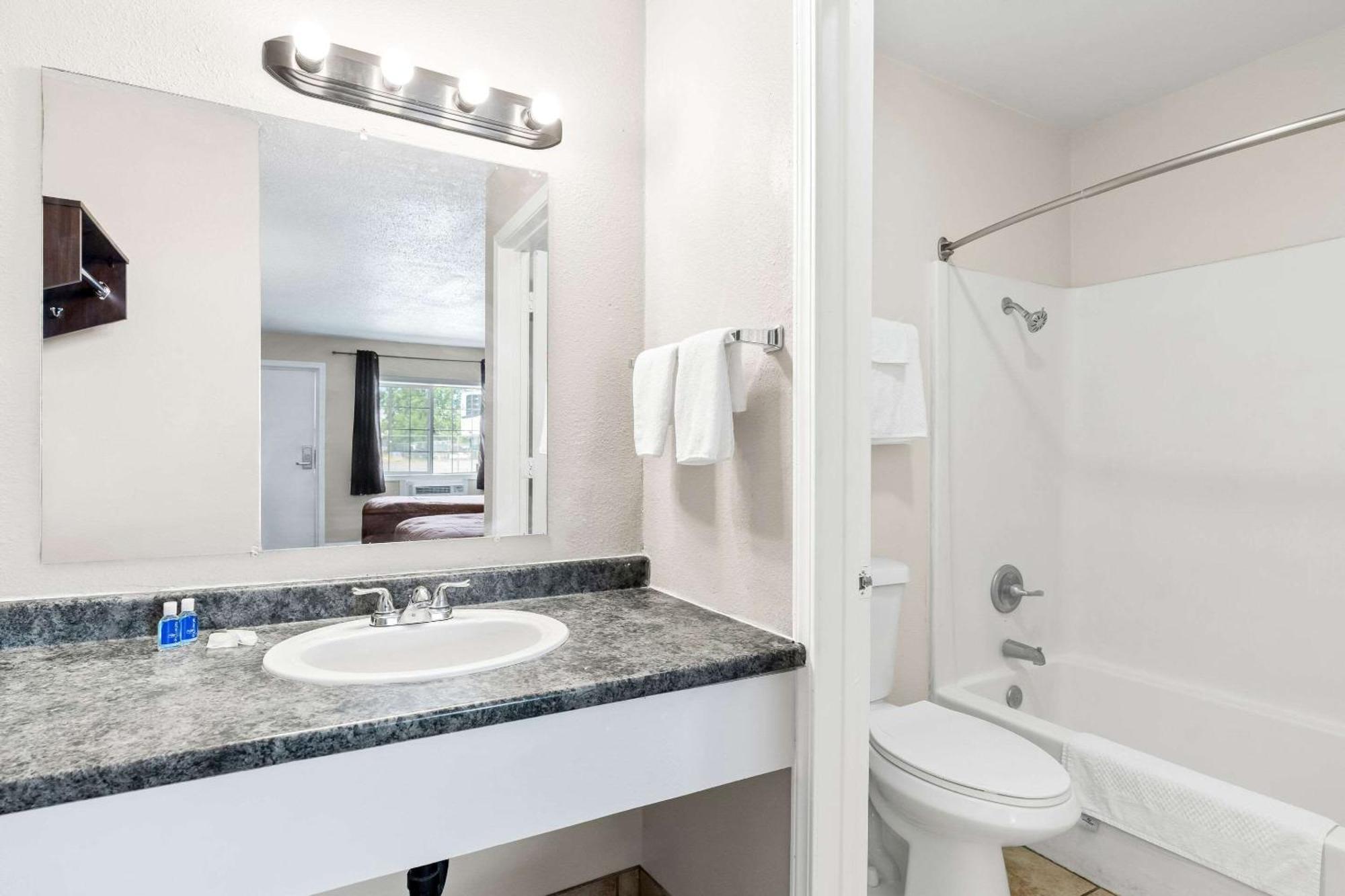 Rodeway Inn Hermiston - Umatilla Екстериор снимка