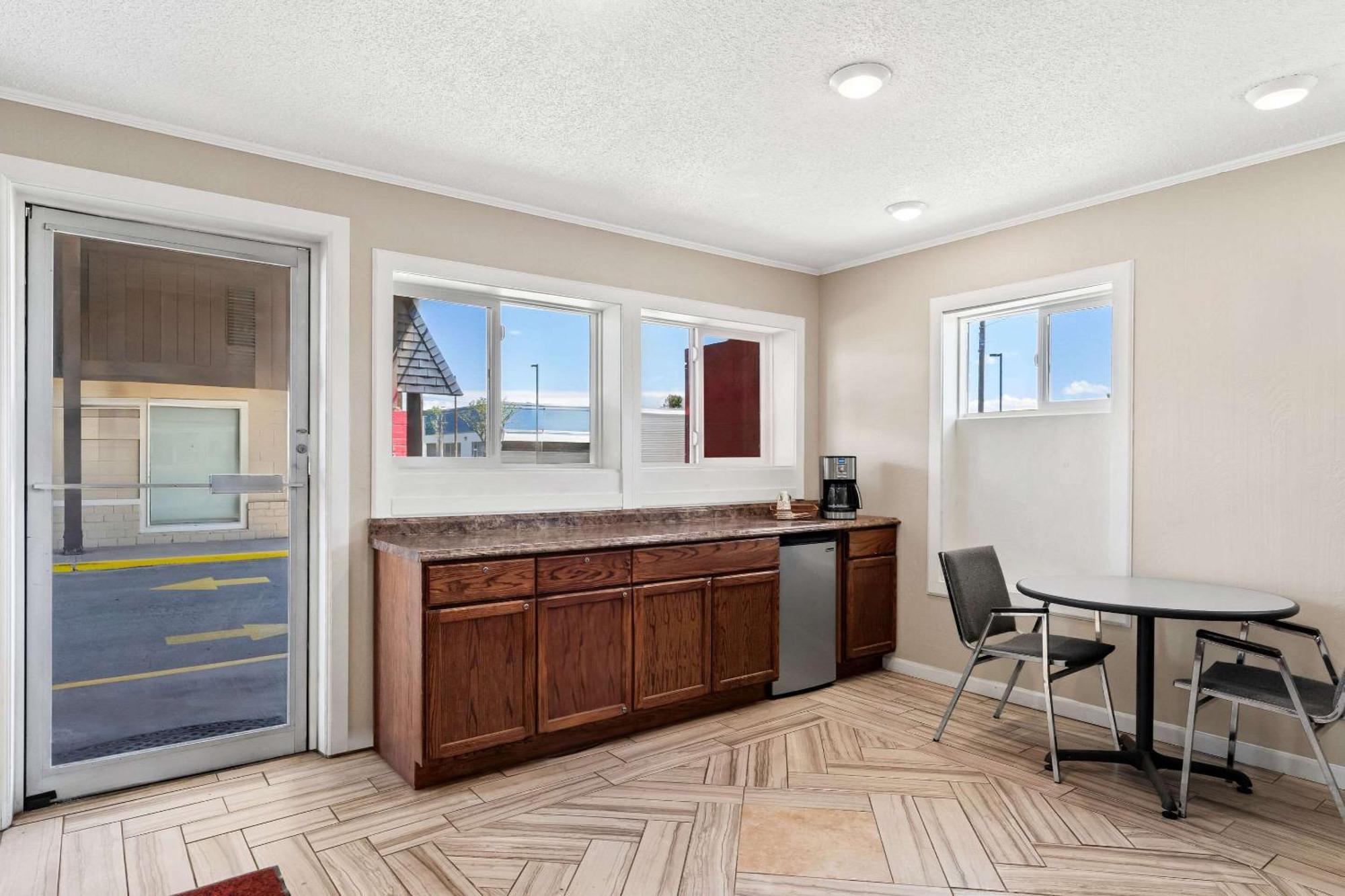 Rodeway Inn Hermiston - Umatilla Екстериор снимка